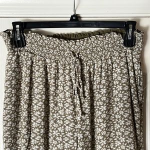 American Eagle flowy pants. Brand New never worn or washed!